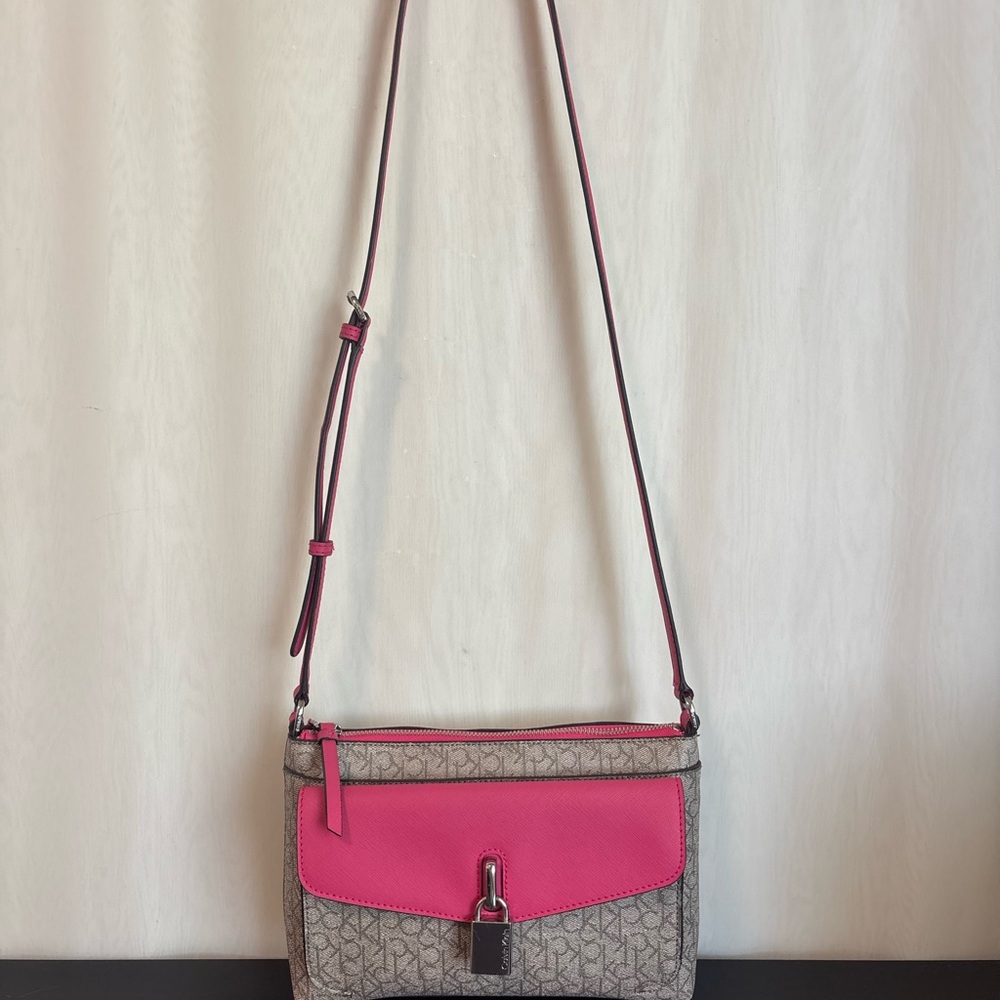 CALVIN KLEIN  Pink and Tan Crossbody Bag with Elegant Design - Picture 3 of 15